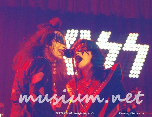 KISS ALIVE! 1975 / ACE FREHLEY / GENE SIMMONS